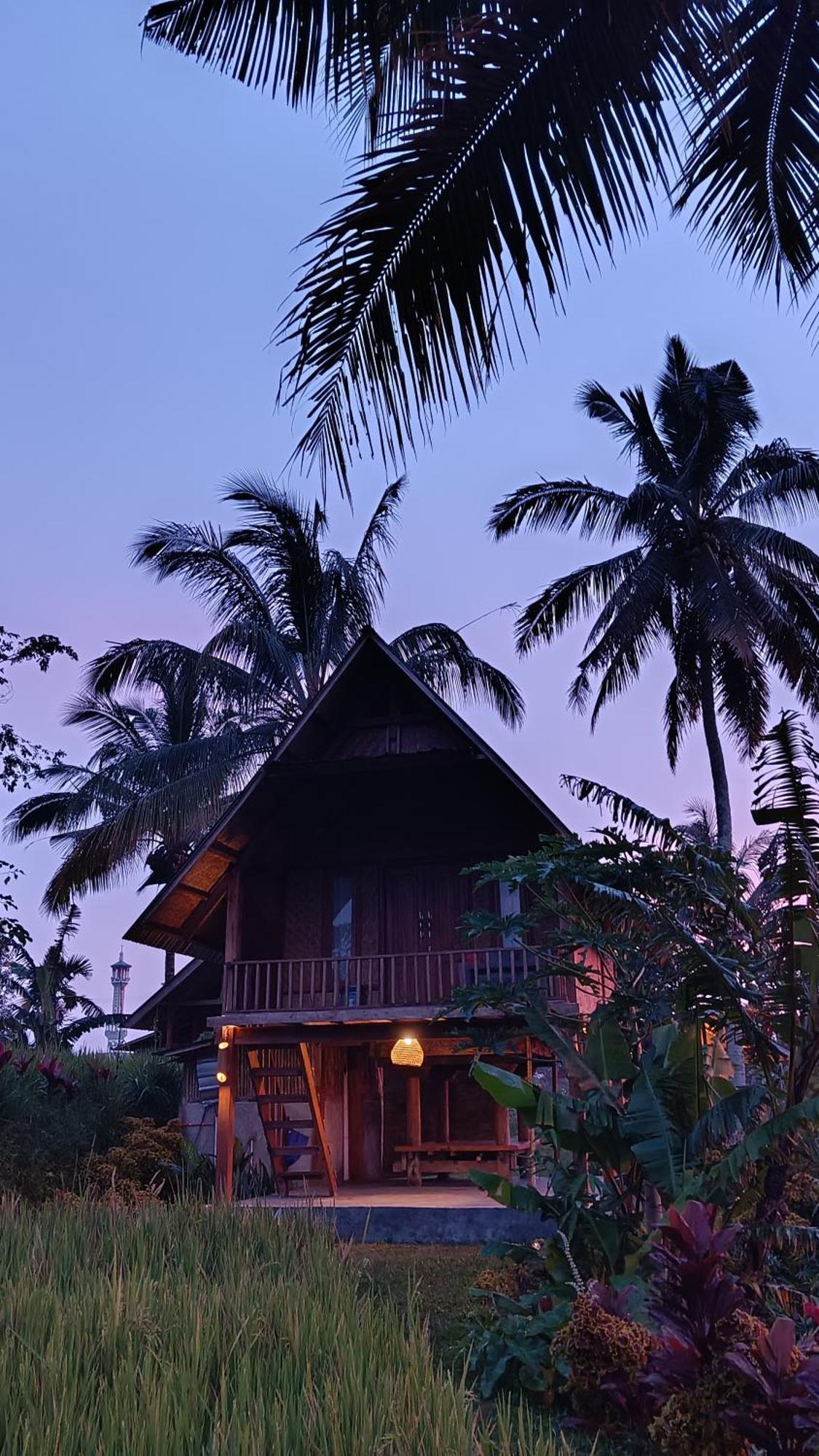 Dewi Rinjani Homestay Тетебату Экстерьер фото