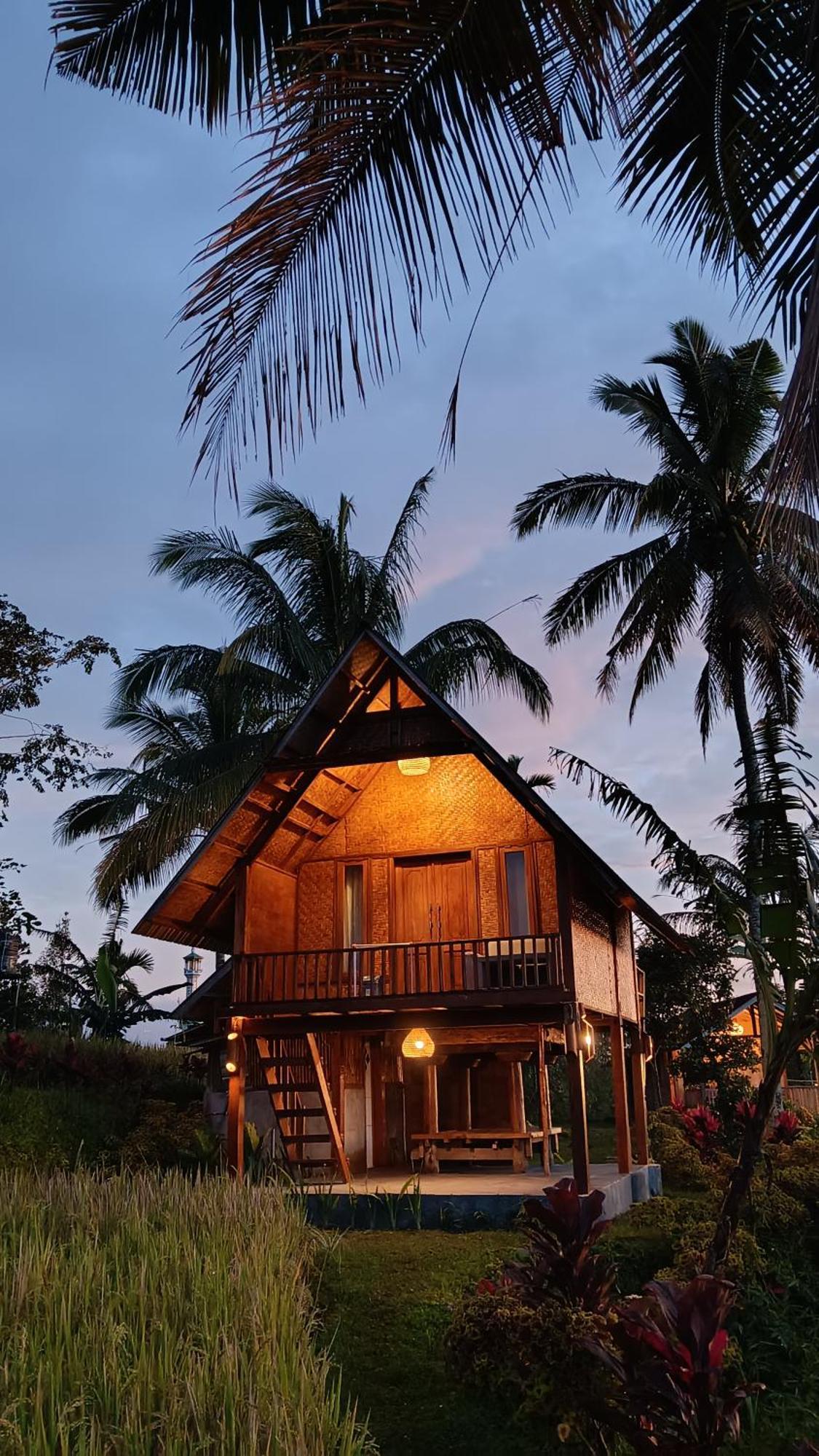 Dewi Rinjani Homestay Тетебату Экстерьер фото